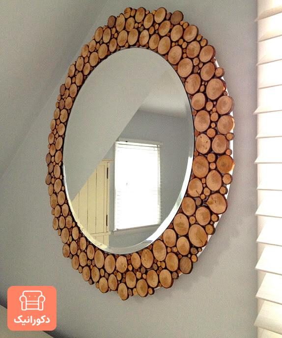یک آینه با قاب چوبی تهیه کنید